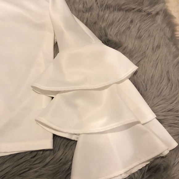 🦄Like New-Cream Scoop Neck 3 Layer Bell Sleeve ❤️ - Picture 3 of 4